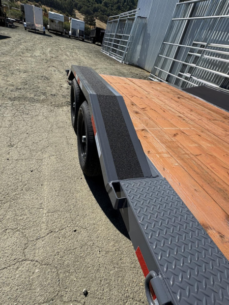 New CAR HAULER DRIVE OVER FENDERS 2026 10K VERSATILE HD718TA3 7X18 ROCK CRAWLER TRAILER DOVETAIL GRAY