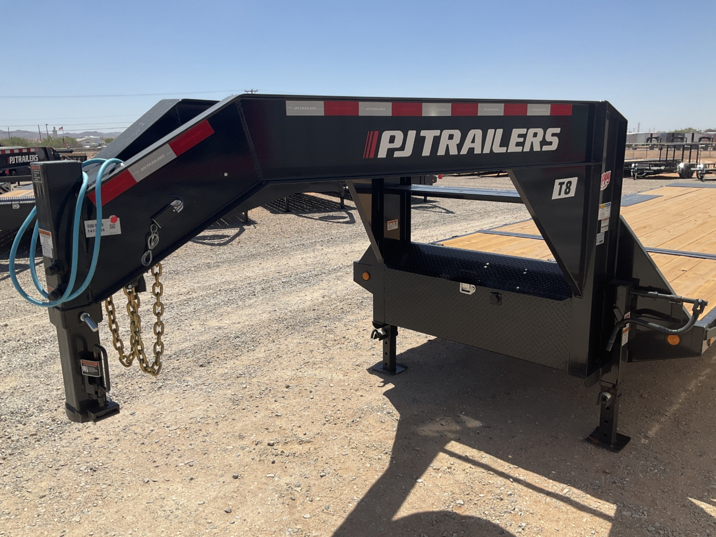 New 2026 PJ 102"x28' Gooseneck Deckover Hydraulic Tilt Trailer – T8