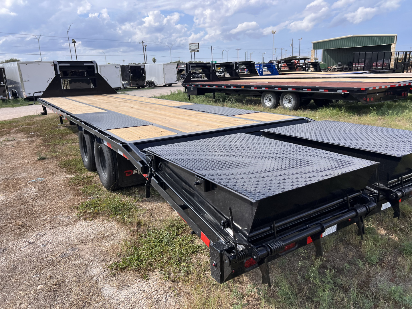 New 2026 Delco Trailers 102x32ft Gooseneck Flatbed Trailer