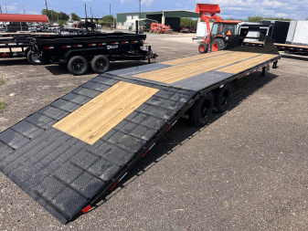 New 2026 Delco Trailers 102x32ft Gooseneck Flatbed Hydraulic Dovetail