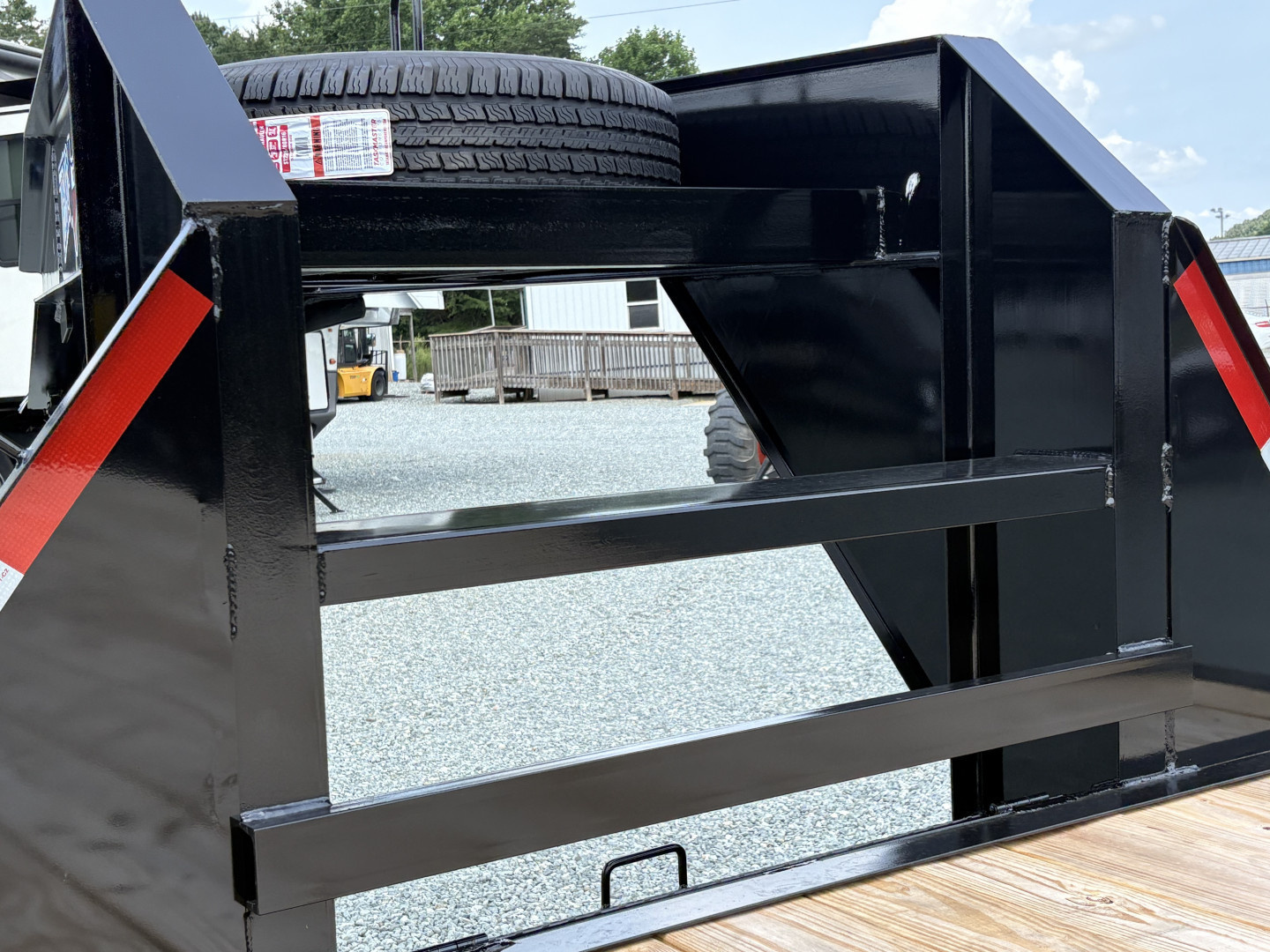 New 2025 Texas Bragg Trailers GN 35+5 20K Flatbed Trailer