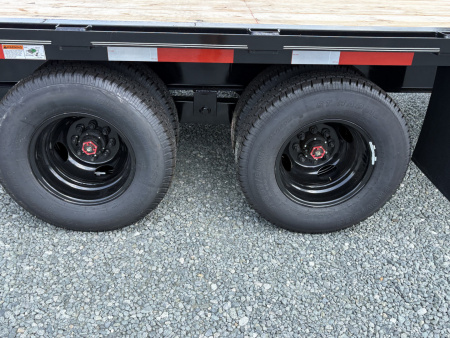New 2025 Texas Bragg Trailers GN 35+5 20K Flatbed Trailer