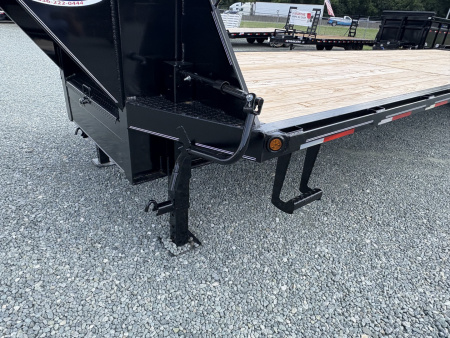 New 2025 Texas Bragg Trailers GN 35+5 20K Flatbed Trailer