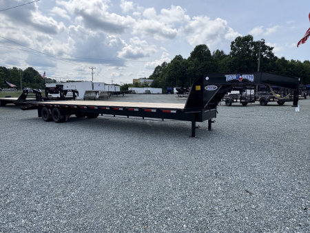 New 2025 Texas Bragg Trailers GN 35+5 20K Flatbed Trailer