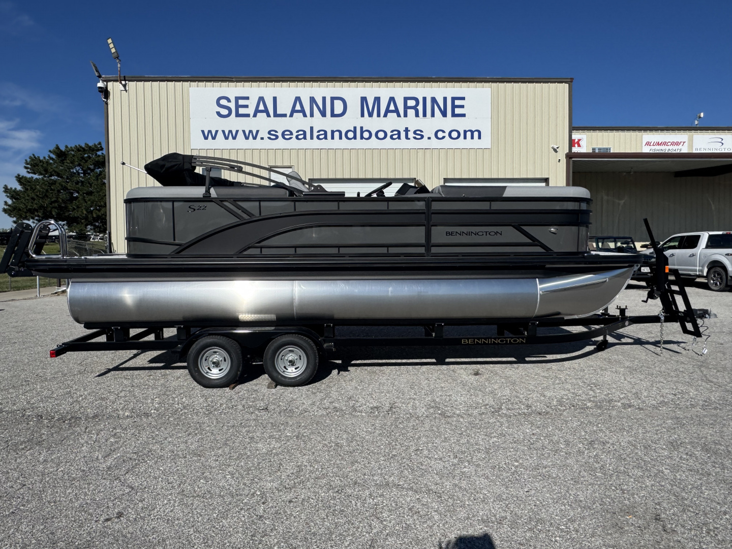 New 2026 Bennington 22 SSR Tri-Toon Boat