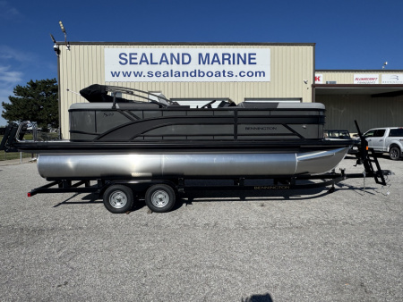 New 2026 Bennington 22 SSR Tri-Toon Boat