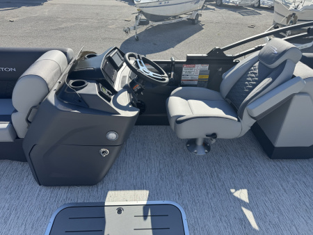 New 2026 Bennington 22 SSR Tri-Toon Boat