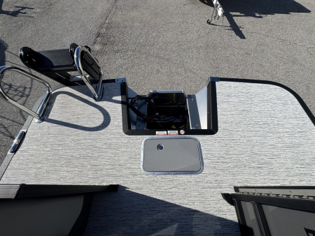 New 2026 Bennington 22 SSR Tri-Toon Boat