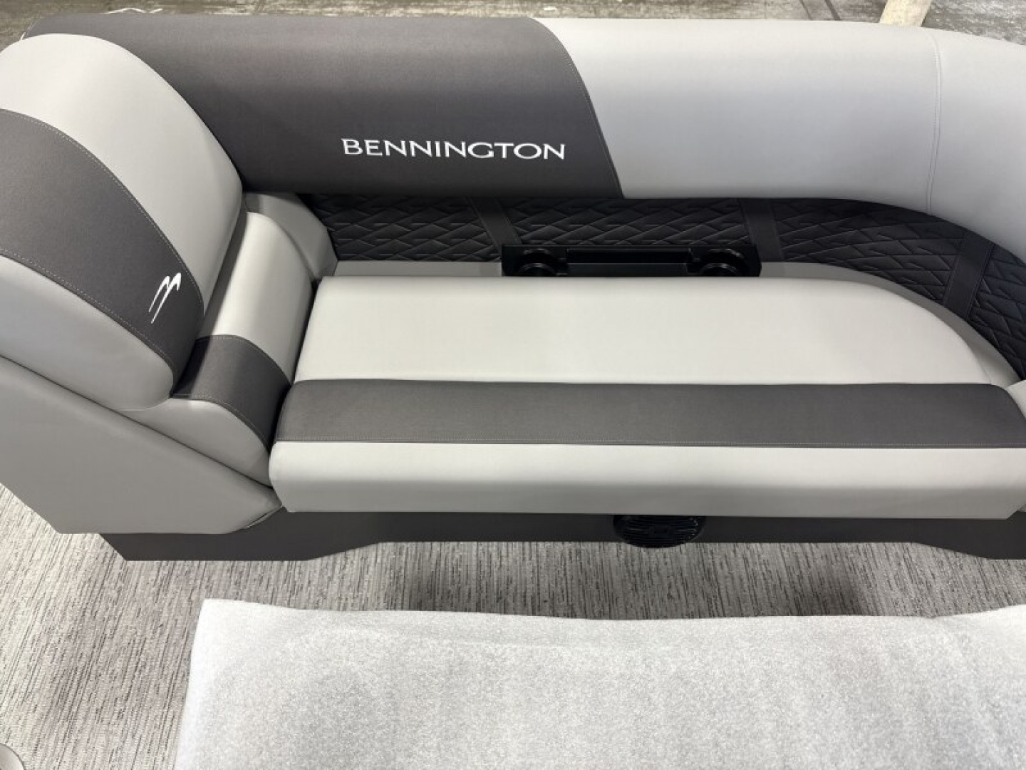 New 2026 Bennington 22 SSR Tri-Toon Boat