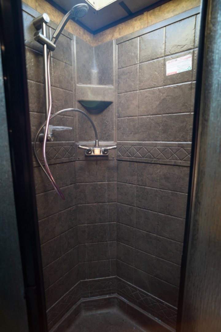 Used 2020 Exiss Trailers 8'6" Shortwall Gooseneck with Living Quarters Stock / Stock Combo Trailer