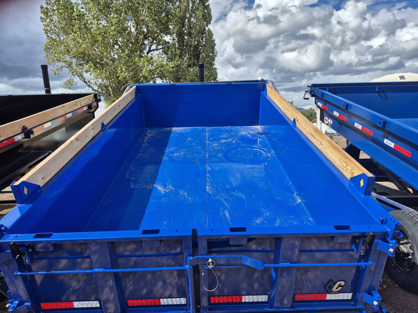 New 2025 Diamond C Tandem Axle Telescopic Dump /14,900 GVWR/82"x12'