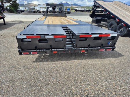 New 2026 Diamond C Tandem Axle Gooseneck Equipment/15,500 GVWR/102"x25'