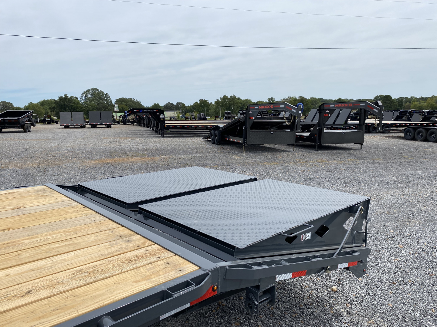 New 2026 Lamar 102" x 25' 14k Gooseneck Trailer