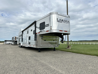 New 2026 Lakota 4H 18' LQ IN8418FKT Horse Trailer