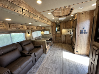 New 2026 Lakota 4H 18' LQ IN8418FKT Horse Trailer