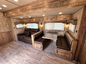 New 2026 Lakota 4H 18' LQ IN8418FKT Horse Trailer