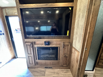 New 2026 Lakota 4H 18' LQ IN8418FKT Horse Trailer