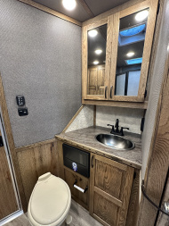 New 2026 Lakota 4H 18' LQ IN8418FKT Horse Trailer