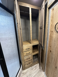 New 2026 Lakota 4H 18' LQ IN8418FKT Horse Trailer