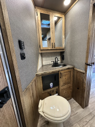 New 2026 Lakota 4H 18' LQ IN8418FKT Horse Trailer