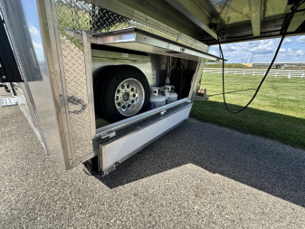 New 2026 Lakota 4H 18' LQ IN8418FKT Horse Trailer