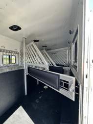 New 2026 Lakota 4H 18' LQ IN8418FKT Horse Trailer