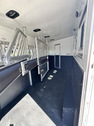 New 2026 Lakota 4H 18' LQ IN8418FKT Horse Trailer