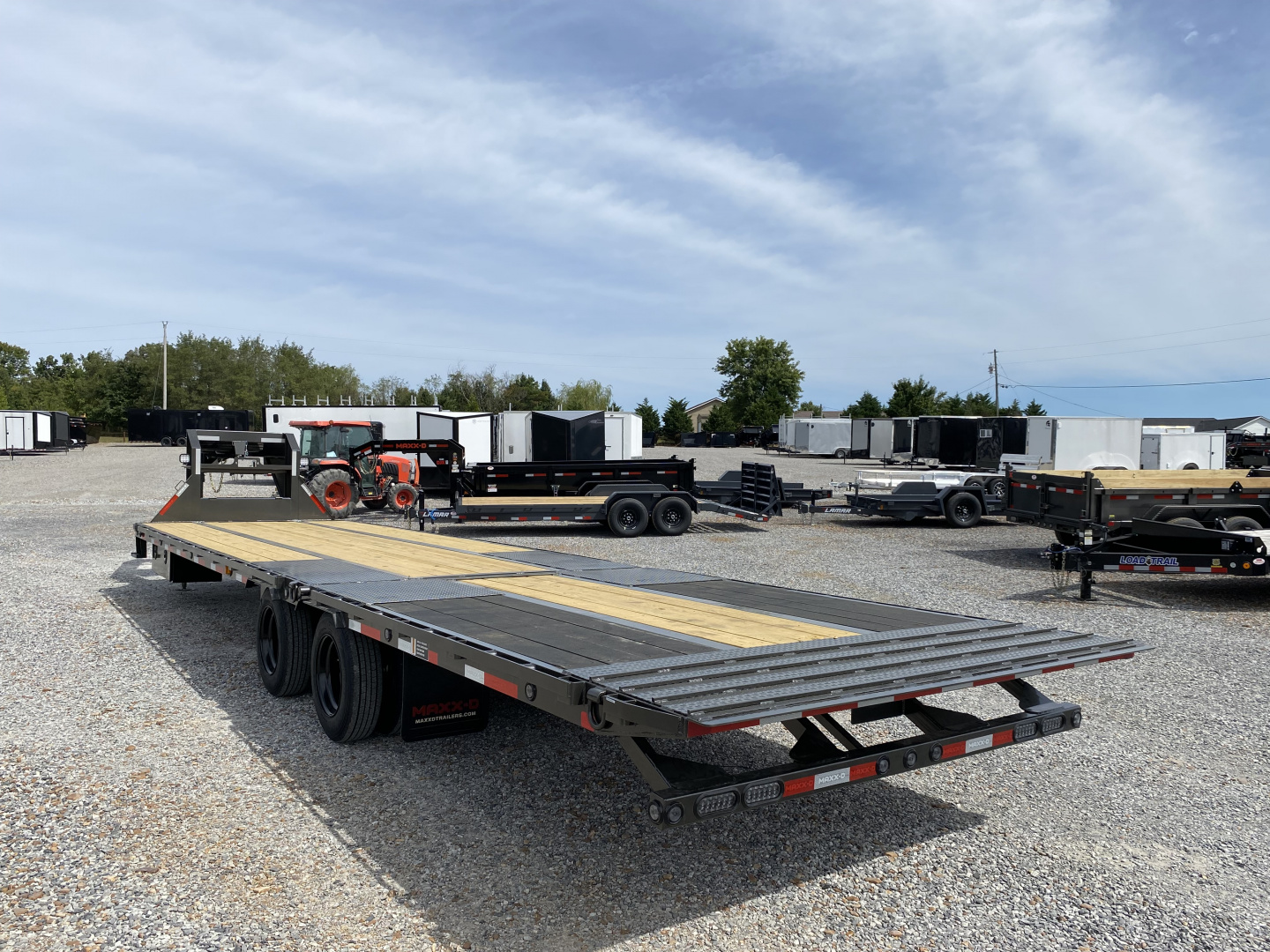 New 2026 MAXXD 34' x 102" 30k Hyd Dove Gooseneck Trailer