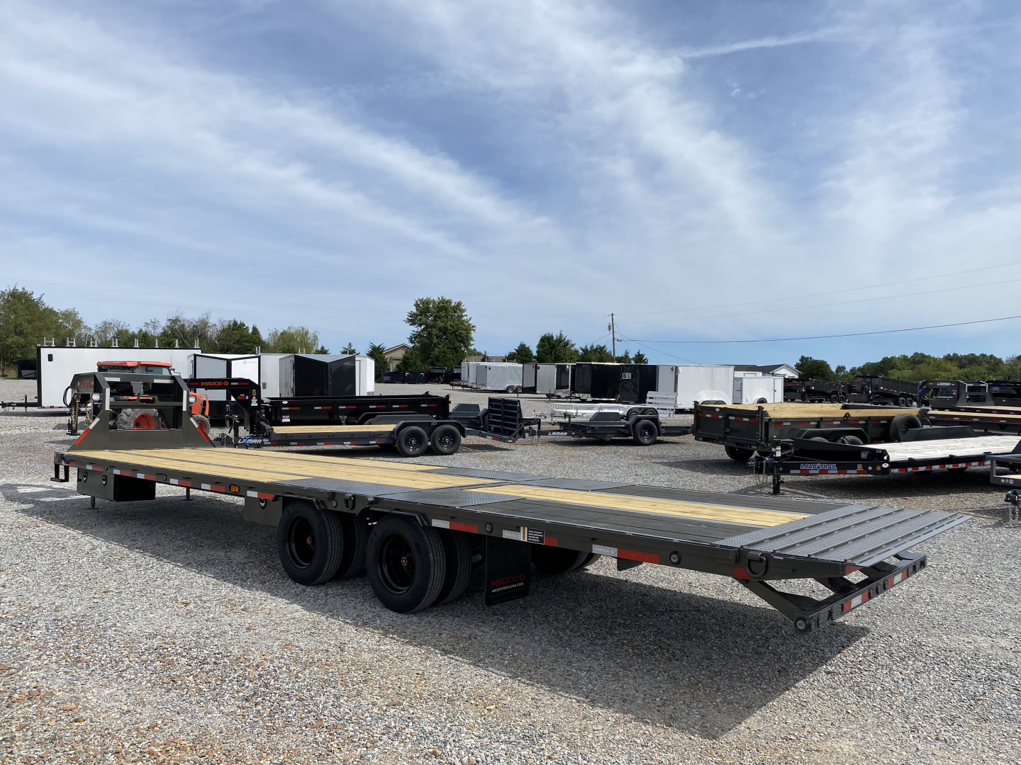 New 2026 MAXXD 34' x 102" 30k Hyd Dove Gooseneck Trailer