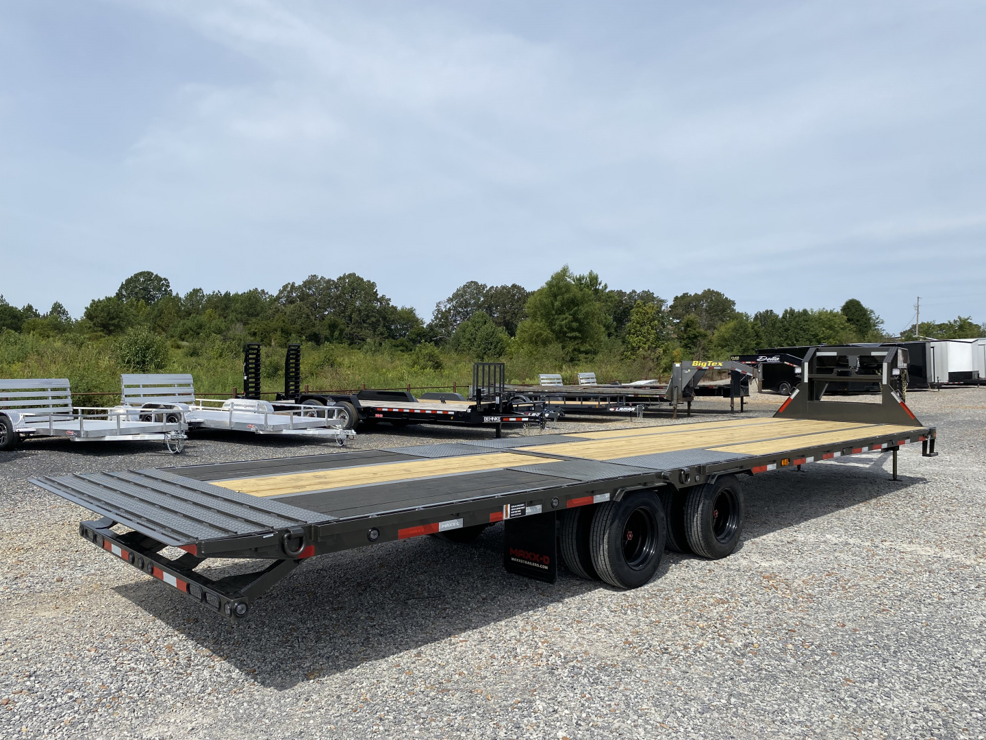 New 2026 MAXXD 34' x 102" 30k Hyd Dove Gooseneck Trailer
