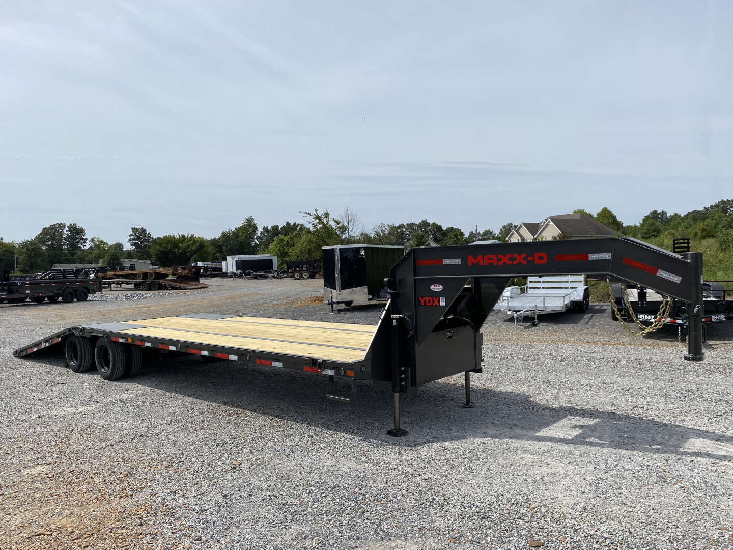New 2026 MAXXD 34' x 102" 30k Hyd Dove Gooseneck Trailer