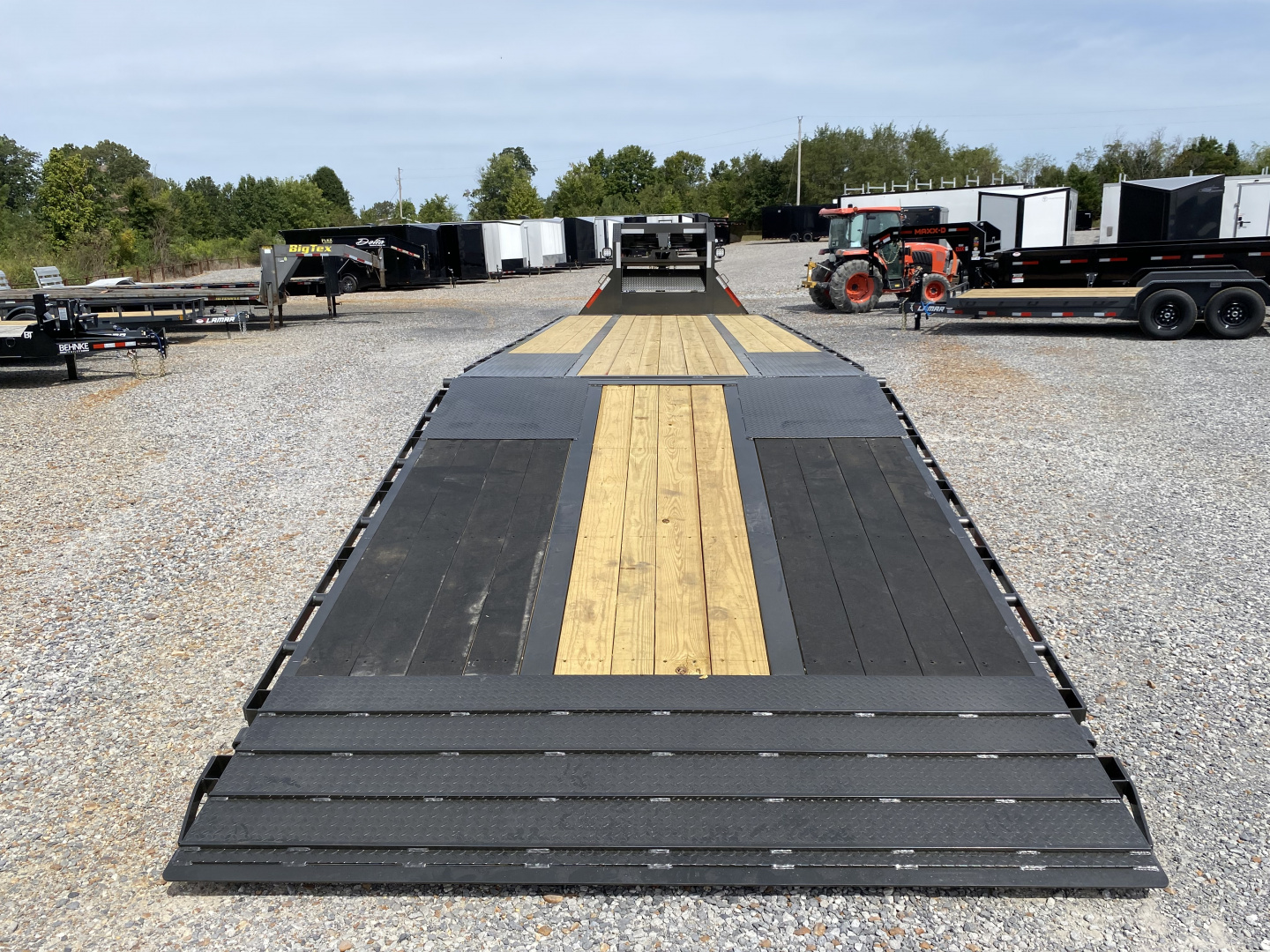 New 2026 MAXXD 34' x 102" 30k Hyd Dove Gooseneck Trailer