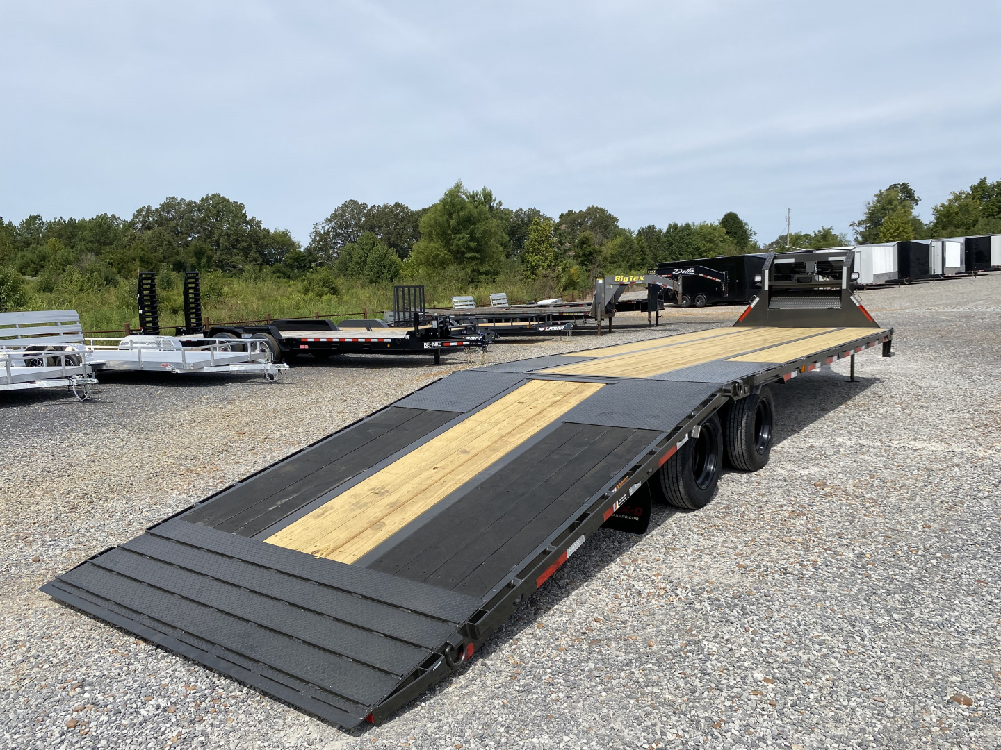 New 2026 MAXXD 34' x 102" 30k Hyd Dove Gooseneck Trailer