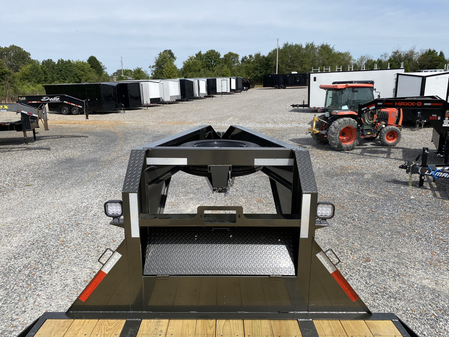 New 2026 MAXXD 34' x 102" 30k Hyd Dove Gooseneck Trailer