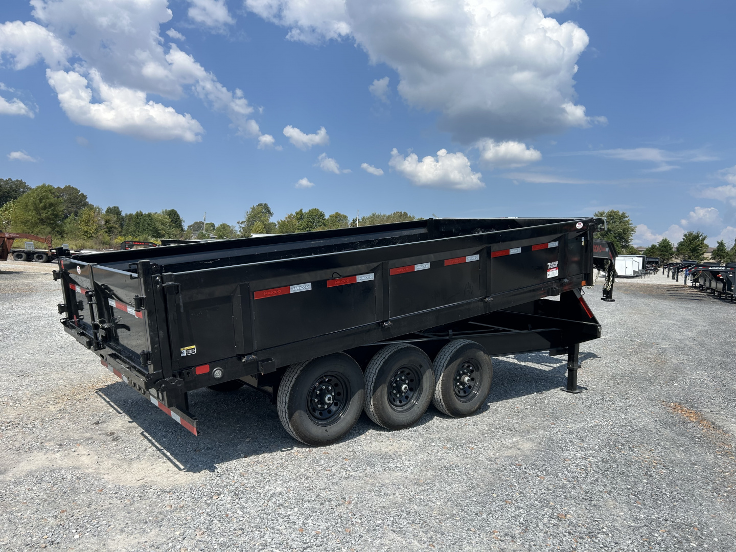 New 2026 MAXXD 96"X16' 21K Deckover Gooseneck Dump Trailer