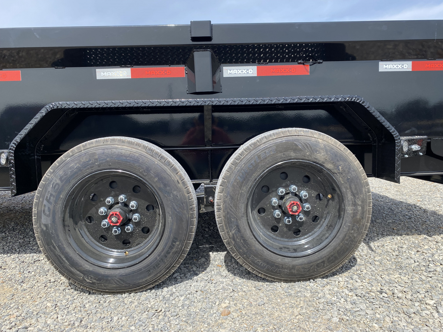 New 2026 MAXXD 16' x 83" 18k Gooseneck Dump Trailer