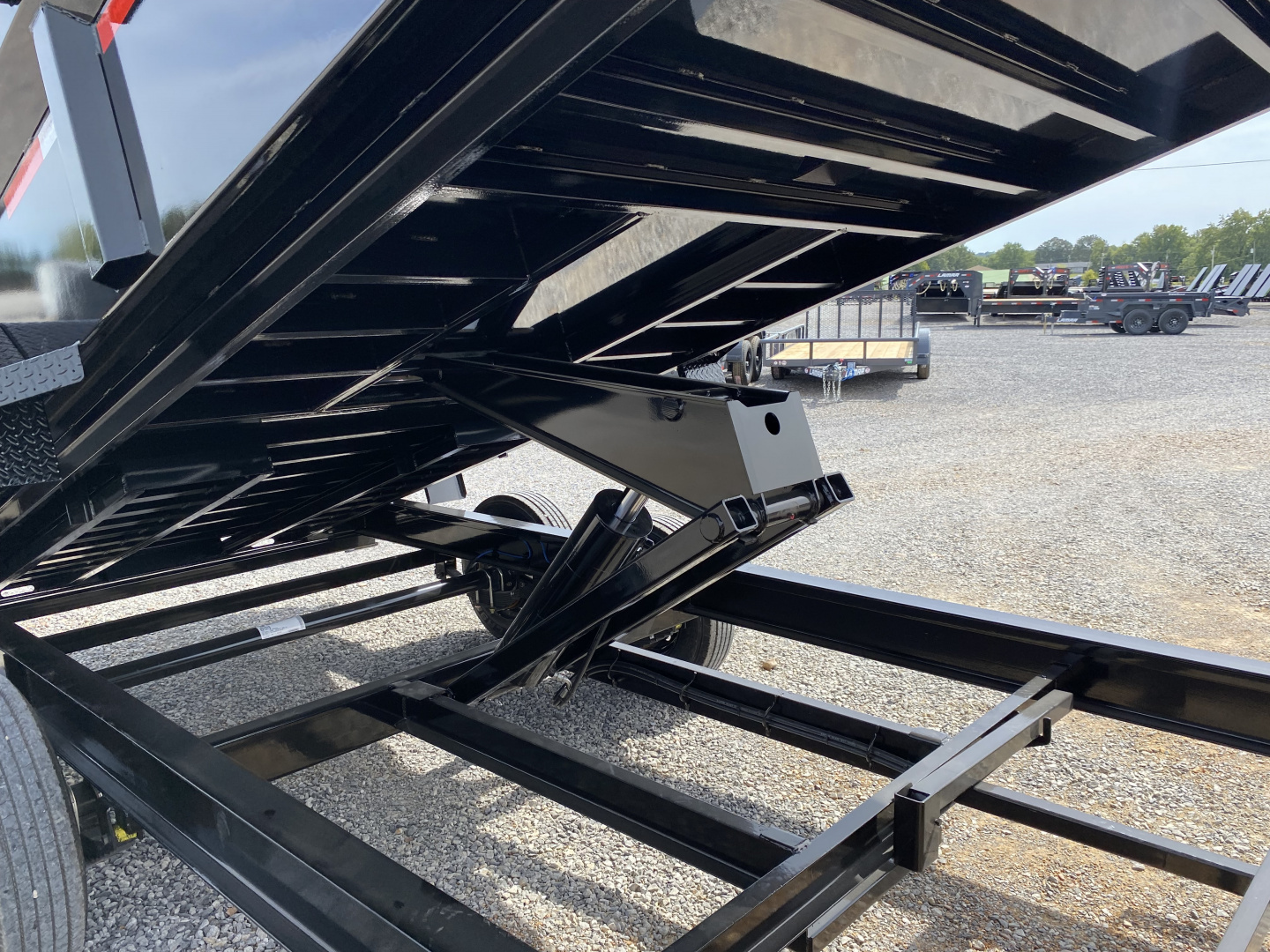 New 2026 MAXXD 16' x 83" 18k Gooseneck Dump Trailer