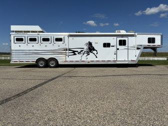 Used 2016 Featherlite Trailers 4H 15' LQ Legend Horse Trailer