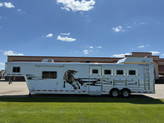 Used 2016 Featherlite Trailers 4H 15' LQ Legend Horse Trailer