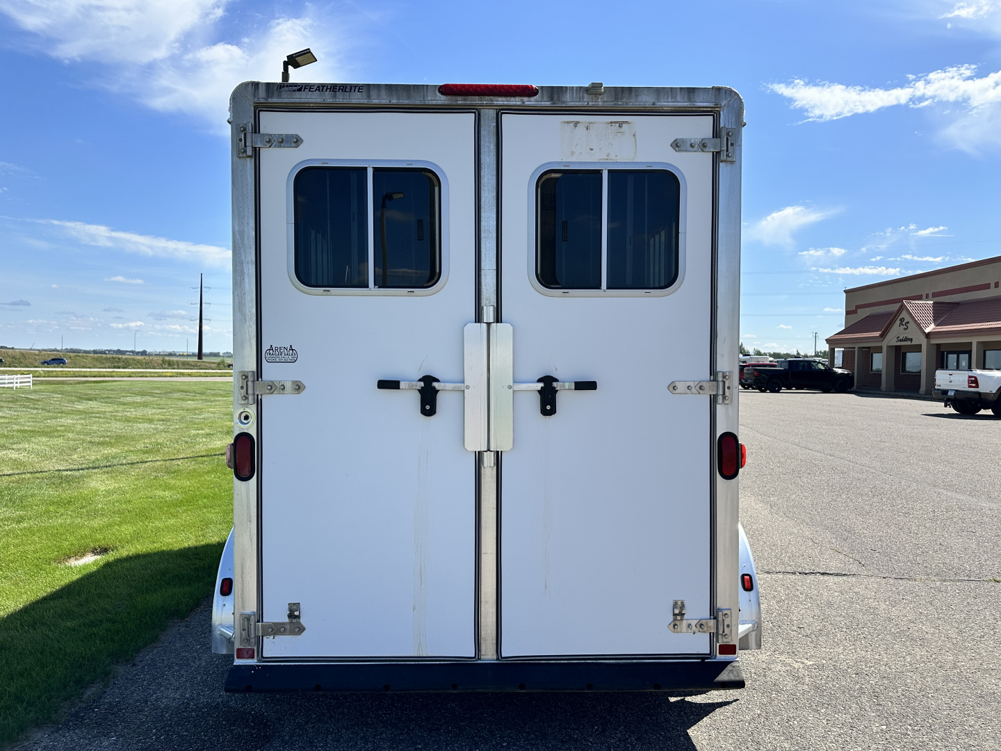 Used 2005 Featherlite Trailers 2H Str. Load BP w/ Mangers Horse Trailer