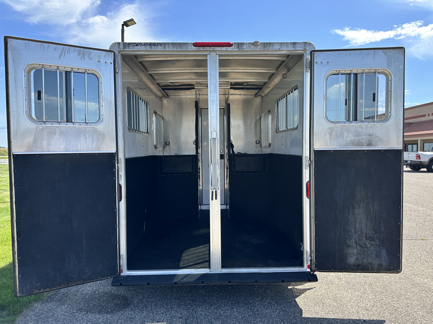 Used 2005 Featherlite Trailers 2H Str. Load BP w/ Mangers Horse Trailer