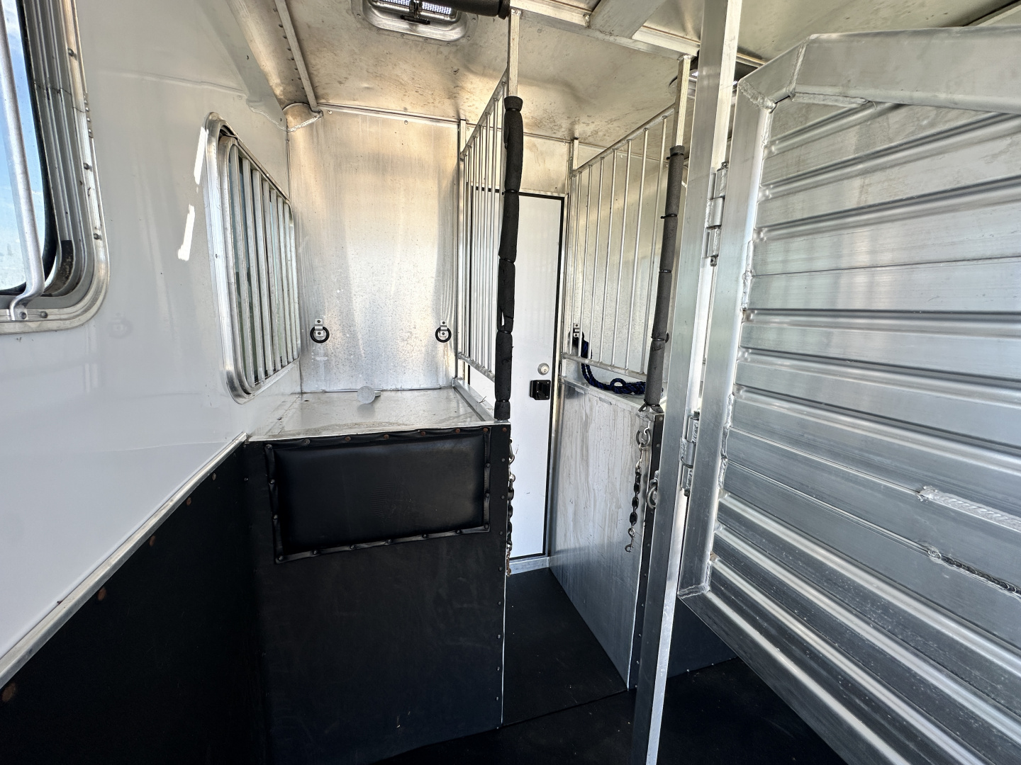 Used 2005 Featherlite Trailers 2H Str. Load BP w/ Mangers Horse Trailer