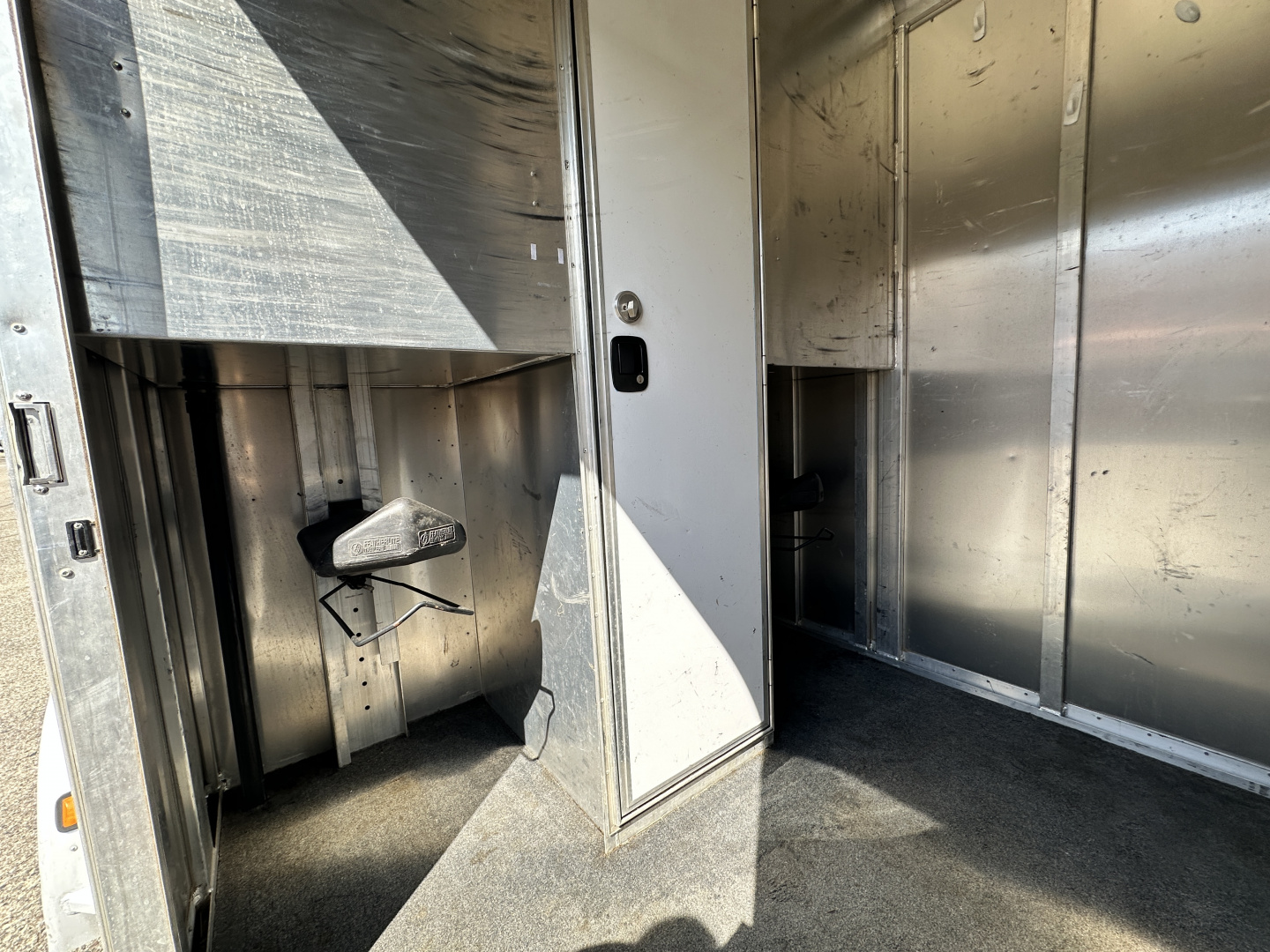 Used 2005 Featherlite Trailers 2H Str. Load BP w/ Mangers Horse Trailer