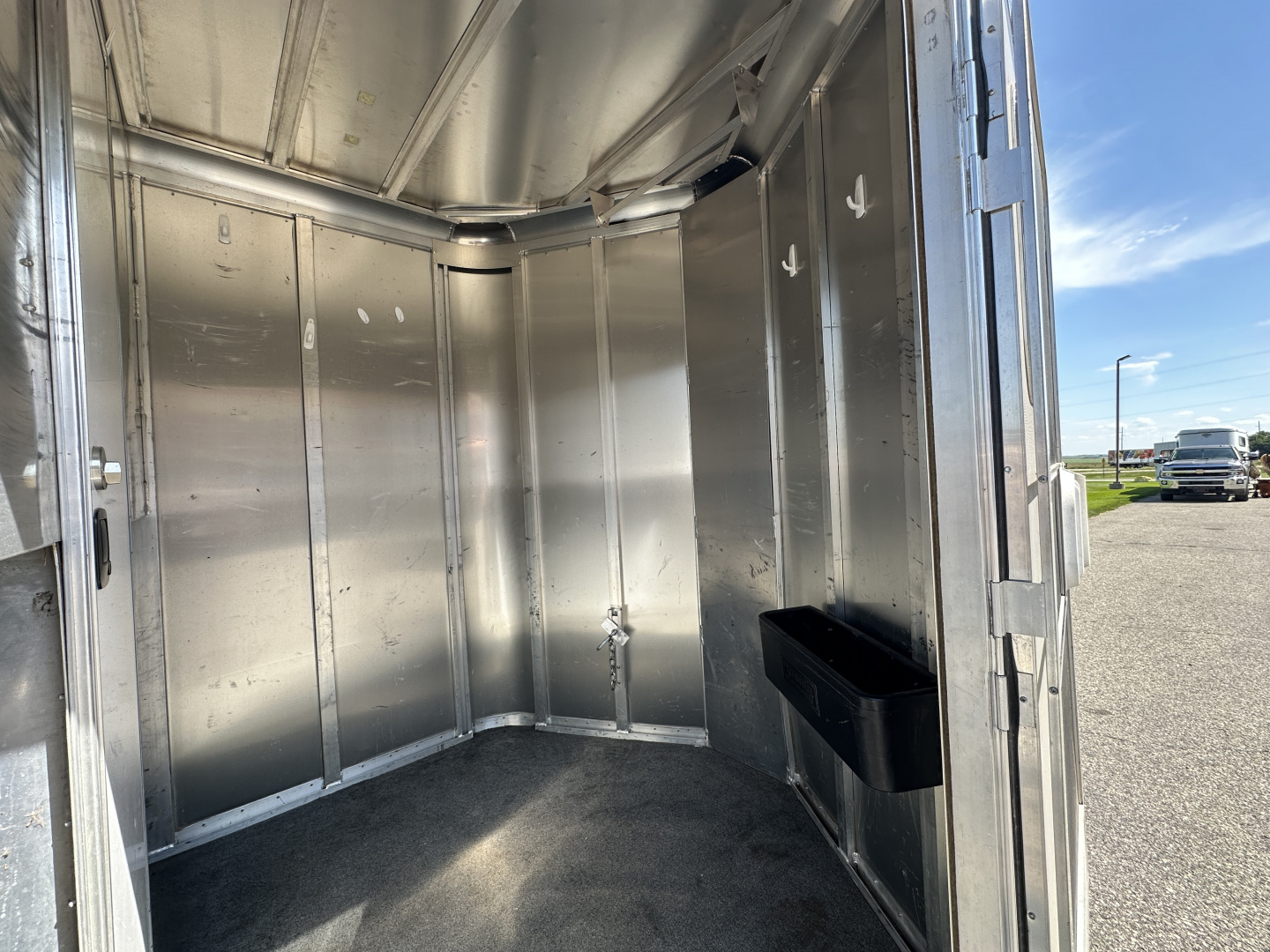 Used 2005 Featherlite Trailers 2H Str. Load BP w/ Mangers Horse Trailer