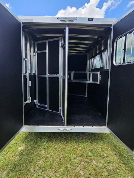 New 2026 Shadow 3H Stablemate w/ Escape Door Horse Trailer