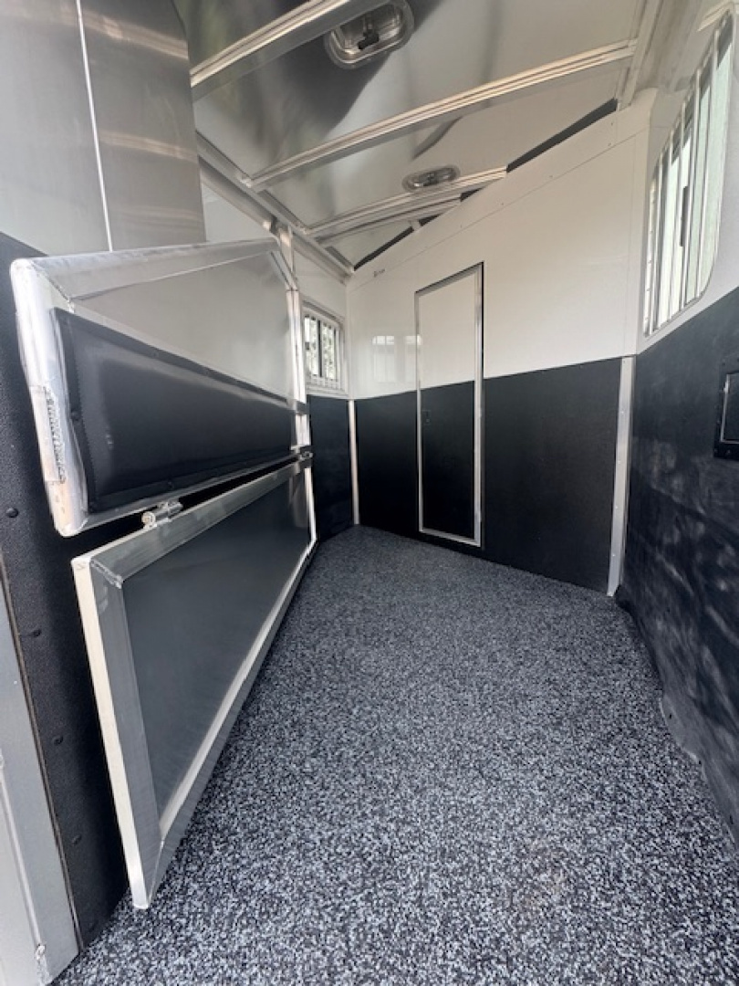New 2026 Exiss Trailers Escape 7206 2H Living Quarters Horse Trailer