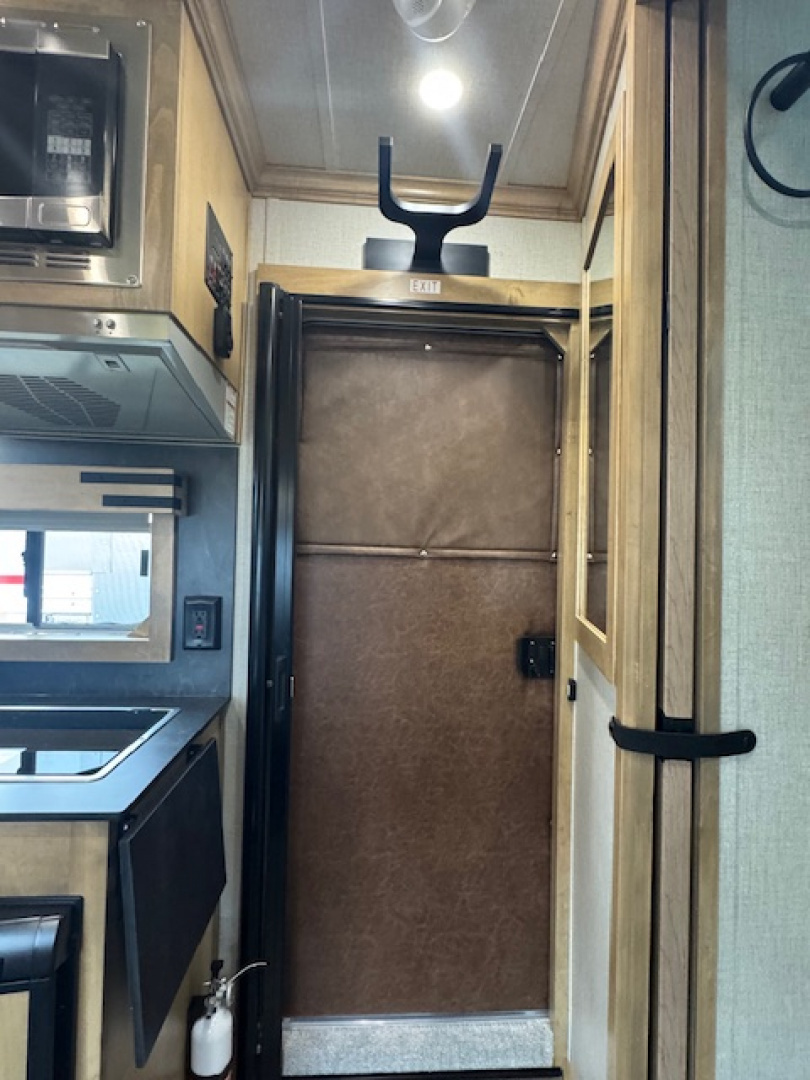 New 2026 Exiss Trailers Escape 7206 2H Living Quarters Horse Trailer