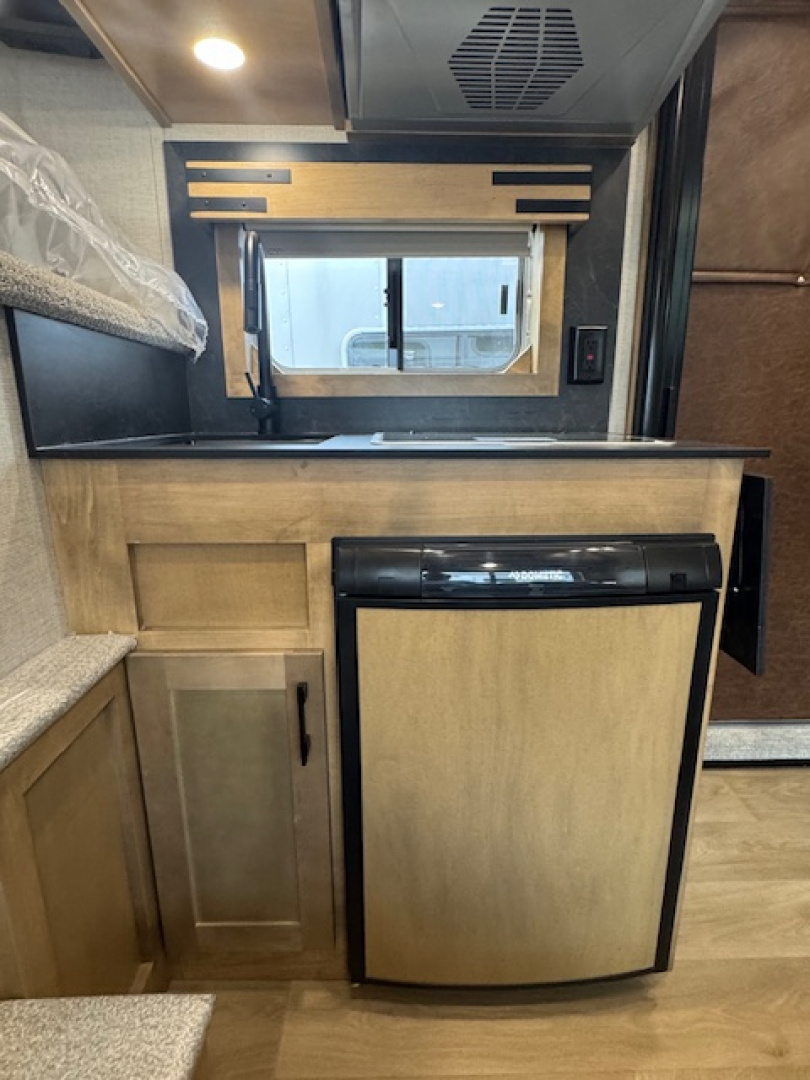 New 2026 Exiss Trailers Escape 7206 2H Living Quarters Horse Trailer