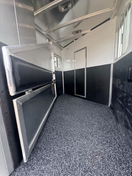 New 2026 Exiss Trailers Escape 7206 2H Living Quarters Horse Trailer