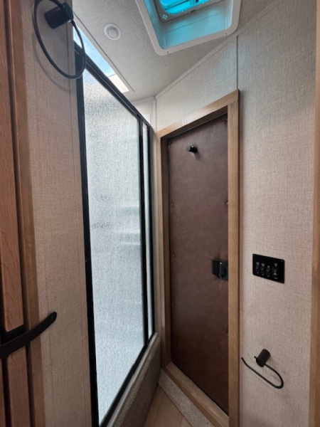 New 2026 Exiss Trailers Escape 7206 2H Living Quarters Horse Trailer